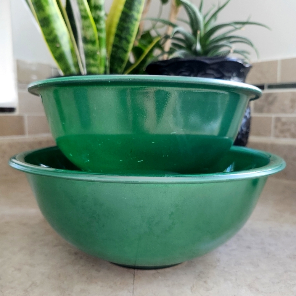PYREX Vintage Set Of 2 Green Clear Bottom Glass Nesting Bowls Green
